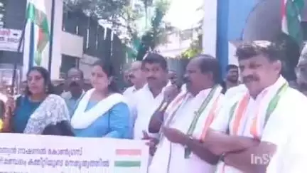 കോഴഞ്ചേരി: കോൺഗ്രസിന്റെ നേതൃത്വത്തിൽ കോഴഞ്ചേരി ജില്ലാ ആശുപത്രി പടിക്കൽ പ്രതിഷേധ ധർണ