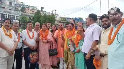 टिहरी: पंचायत चुनाव के नामांकन के तीसरे दिन निवर्तमान जिला पंचायत अध्यक्ष सोना सजवाण समेत कई दिग्गजों ने दाखिल किया पर्चा