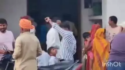 चतरा: उपरटोला में करंट लगने से दो युवक घायल, एक को किया गया रेफर