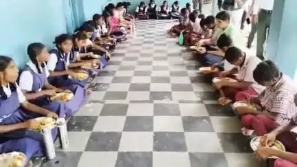 కామారెడ్డి: తలమడ్ల గ్రామంలోని ప్రభుత్వ పాఠశాలను ఆకస్మికంగా తనిఖి చేసిన : జిల్లా కలెక్టర్ అశిష్ సంగ్వాన్