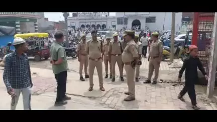 मंझनपुर: जुमा की नमाज सकुशल संपन्न, एएसपी ने मंझनपुर के संवेदनशील इलाकों का किया निरीक्षण