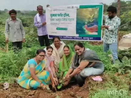 झाबुआ: झाबुआ में 'माँ के नाम एक पेड़' और अमृत 2.0 वूमेन फॉर ट्रीस अभियान के तहत वृक्षारोपण कार्यक्रम आयोजित