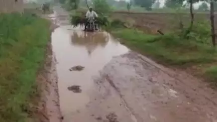 मांट: जरारा गांव:5 वर्षों में नहीं बनी सड़क बरसात में हुई दलदल भरी कीचड़ #jansamasya