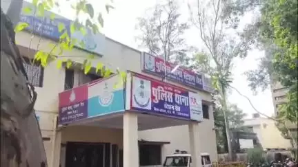 रतलाम नगर: महिला नर्स से एक व्यक्ति ने किया दुष्कर्म, महिला पहुंची स्टेशन रोड थाने, पुलिस ने मामला दर्ज किया