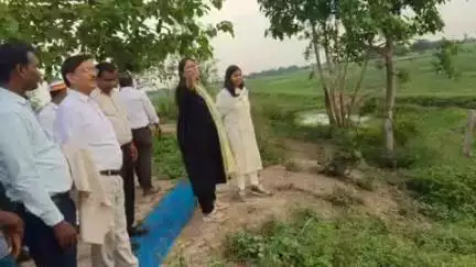 गोंडा: मनोरमा नदी के पुनर्जीवन की मुहिम शुरू, डीएम ने निरीक्षण कर अतिक्रमण हटाने के दिए निर्देश