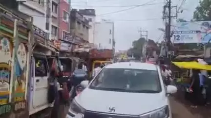 गुना नगर: गुना शहर में ट्रैफिक जाम से राहगीर परेशान, बीजी रोड पर गणेश टॉकीज से शिमला स्वीट्स तक लगता है जाम, प्रशासन बेखबर
