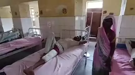 बदायूं: अलापुर स्टेट बैंक के सामने रुपए निकालने आए बाइक सवार को ईरिक्शा ने मारी टक्कर, बाइक सवार गंभीर रूप से घायल