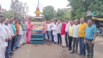 सुवासरा: सुवासरा विधानसभा के शामगढ़ में भाजपा कार्यकर्ताओं ने स्वामी विवेकानंद जी को श्रद्धांजलि अर्पित की