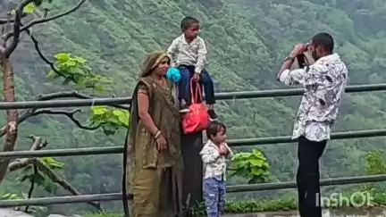 धार: मांडू में खतरनाक जगहों पर सेल्फी का क्रेज बढ़ा, हादसे का खतरा