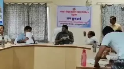 बाड़मेर: जोधपुर डिस्कॉम के प्रबंधक निर्देशक बीएल डेलू ने अधिक्षण अभियंता कार्यालय में विद्युत संबंधी समस्याओं की जनसुनवाई की