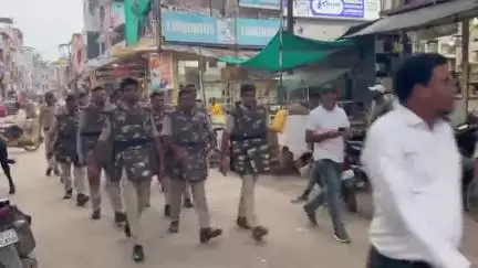 खातेगांव: खातेगांव पुलिस ने नगर के प्रमुख मार्गों से निकाला फ्लैग मार्च