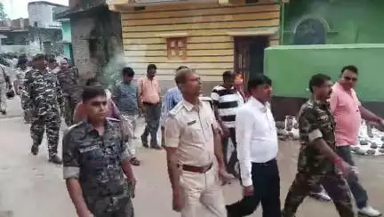 धनबाद/केंदुआडीह: धनबाद रेल मंडल के अंतर्गत धनबाद स्टेशन और गोमो रेलखंड में मजिस्ट्रेट चेकिंग अभियान चलाया गया