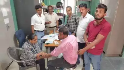 बेतिया: जिला यक्ष्मा केंद्र, बेतिया में टीबी मरीजों की मदद कर रहे सूर्य नारायण साह, निभा रहे मानवता धर्म