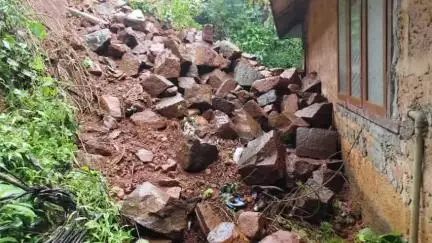 കണ്ണൂർ: മഴയിൽ ചെറുപുഴ മേഖലയിൽ നാശ നഷ്ടം തുടരുന്നു, ശക്തമായ കാറ്റിന് സാധ്യതയെന്ന് മുന്നറിയിപ്പ്