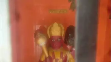 कन्नौज: कन्नौज के बेहटा गांव में स्थित गढ़वादानी बाबा के मंदिर में हिन्दू-मुस्लिम सभी भक्त दूर-दूर से आकर मानते हैं मन्नत