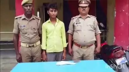 कासगंज: सदर कोतवाली पुलिस ने चेकिंग के दौरान आईटीआई कॉलेज के समीप से एक युवक को गिरफ्तार किया, अवैध तमंचा और कारतूस बरामद