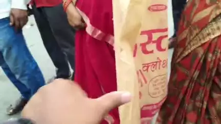 गोविंदपुर: गोबिंदपुर के नीचे बाजार में महिला की पॉकेटमारी, पैसे चोरी होने पर घंटों हुआ हंगामा