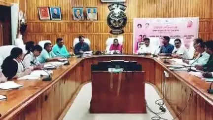 बहराइच: कलेक्ट्रेट सभागार में बैठक कर डीएम ने त्रैमासिक संभव अभियान की शुरुआत की, 30 सितंबर तक ज़िले में चलेगा अभियान