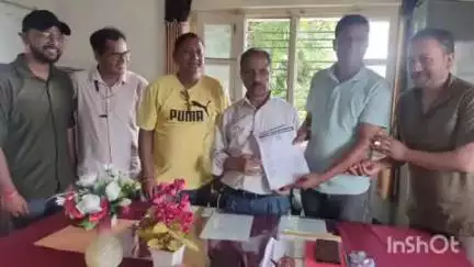 अल्मोड़ा: क्लस्टर विद्यालय योजना के विरोध में उतरा शिक्षक संघ, कहा- क्लस्टर विद्यालय बनने से बालिका शिक्षा को होगा अधिक नुकसान
