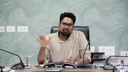 వనపర్తి: భూ భారతి రెవెన్యూ సదస్సుల్లో వచ్చిన దరఖాస్తులను వేగవంతంగా పరిష్కరించాలన్న వనపర్తి కలెక్టర్ ఆదర్శ్  సురభి