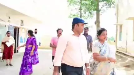 నర్సాపూర్: నర్సాపూర్లో ప్రభుత్వ పాఠశాలలను తనిఖీ చేసిన జిల్లా కలెక్టర్ రాహుల్ రాజ్