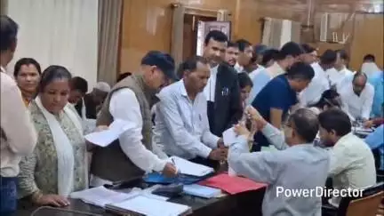 नैनीताल: पंचायत चुनाव की सरगर्मियां तेज, शुक्रवार को नामांकन प्रक्रिया में दो दिग्गज नेताओं ने पक्की की दावेदारी