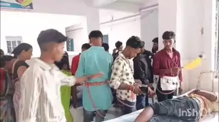 हिसुआ: देवाली बीघा के पास तेज रफ्तार में डिवाइडर से टकराई गाड़ी, तीन पैसेंजर गंभीर रूप से जख्मी