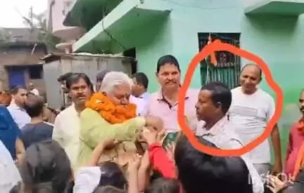 गया टाउन सीडी ब्लॉक: गया जी में चुनाव कार्य में शामिल सरकारी कर्मी ने लगाए मंत्री 'प्रेम कुमार जिंदाबाद' के नारे, उठे सवाल #viral