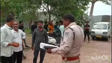 उज्जैन शहर: हीरामिला की चाल में युवक ने जहरीला पदार्थ खाकर की आत्महत्या, वीडियो सोशल मीडिया पर वायरल