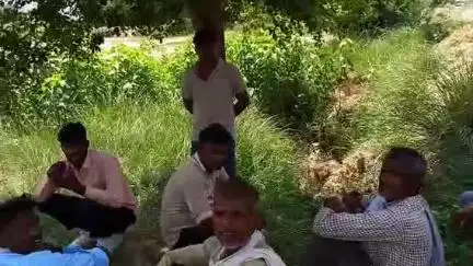 मिश्रिख: पत्नी की दवा लेकर वापस जा रहे निवादिया निवासी युवक की ट्रक की चपेट में आने से हुई मौत, पुलिस ने कराया पोस्टमार्टम