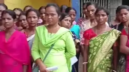 दुमका: इंडोर स्टेडियम परिसर में झारखंड प्रदेश आंगनबाड़ी कर्मचारी पोषण सखी संघ की शिकारीपाड़ा इकाई की बैठक