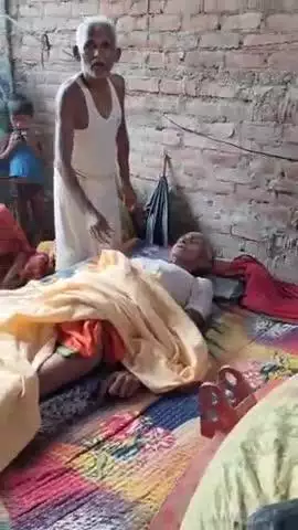 कोरांव: बिसरी में आकाशीय बिजली गिरने से भैंस चरा रहे बुजुर्ग की हुई मौत, पुलिस ने पोस्टमार्टम के लिए भेजा