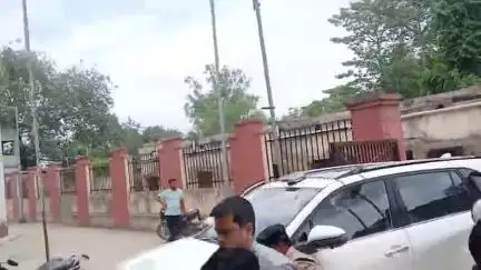 बैरिया: बैरिया में मतदाता पुनरीक्षण कार्य में लापरवाही करने वाले कर्मी पर होगी कार्रवाई: जिलाधिकारी धर्मेंद्र कुमार