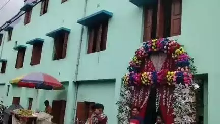 স্বরূপনগর: বালতি হাই স্কুলের ৭২ তম প্রতিষ্ঠা দিবসে কেক কেটে বিদ্যালয় জন্মদিন পালন করল পড়ুয়ারা