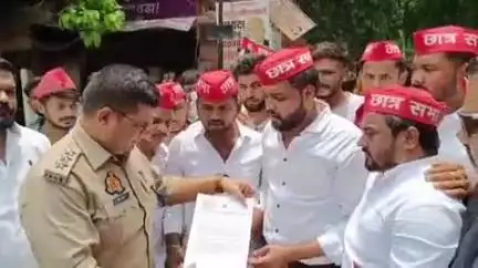 जिला मुख्यालय पर समाजवादी छात्र सभा ने हिंसक घटनाओं को लेकर किया विरोध प्रदर्शन