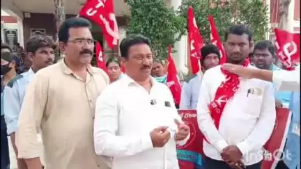 మహిళా సెక్యూరిటీ గార్డులపై అనుచితంగా ప్రవర్తిస్తున్న ప్రభుత్వ ఆసుపత్రి ఎస్ఓని వెంటనే తొలగించాలని సీఐటీయూ నేతలు డిమాండ్‌