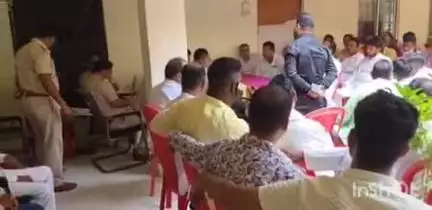 गढ़वा: गढ़वा थाना परिसर में मोहर्रम पर्व को लेकर एसडीएम की अध्यक्षता में शांति समिति की बैठक सम्पन्न हुई