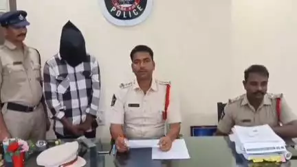 శ్రీకాకుళం: ఇచ్చాపురం రైల్వే స్టేషన్ సమీపంలో తనిఖీలు, 2 కేజీల 160 గ్రాములు గంజాయి, ఓ యువకుడిని అదుపులోకి తీసుకున్న పోలీసులు