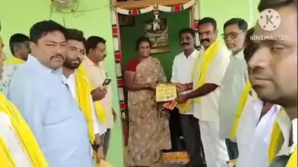 హిందూపురం రూరల్ మండలం చలివెందుల పంచాయతీలో సుపరిపాలనలో తొలి అడుగు ఇంటింటికి టిడిపి కార్యక్రమం ప్రారంభం
