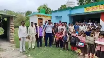 मिश्रिख: प्राथमिक विद्यालय गोपुरा मऊ बंद किए जाने के विरोध में ग्रामीणों का गुस्सा फूटा, किया जमकर हंगामा