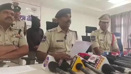 సూర్యాపేట: ఈ నెల 2న పట్టణంలో జరిగిన హత్య కేసును ఛేదించిన పోలీసులు, వివరాలు తెలిపిన ఎస్పీ నరసింహ