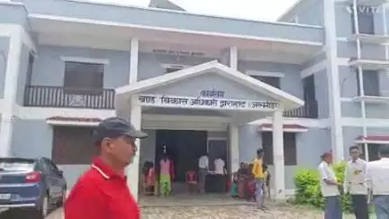 द्वाराहाट: त्रिस्तरीय पंचायत चुनाव में ब्लॉक मुख्यालय द्वाराहाट में उम्मीदवारों का मेला, कई प्रत्याशियों ने किया नामांकन