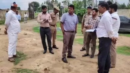 इटवा: इनरी ग्रान्ट के राजकीय इंटर कॉलेज में शौचालय और अतिरिक्त कक्ष के निर्माण कार्य का डीएम ने किया निरीक्षण