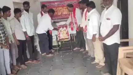 నారాయణపేట్: సిపిఎం పార్టీ ఆధ్వర్యంలో సిఐటియు కార్యాలయంలో దొడ్డి కొమురయ్య వర్ధంతి వేడుకలు