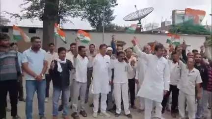 सैलाना: कांग्रेस प्रदेश अध्यक्ष पर झूठी FIR और आदिवासियों पर अत्याचार के विरोध में पूर्व विधायक ने SDM कार्यालय पर दिया ज्ञापन
