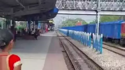 बिहटा: बिहटा रेलवे स्टेशन के पास ट्रेन से गिरकर एक अज्ञात व्यक्ति की मौत, घटनास्थल पर जुटी लोगों की भीड़
