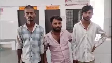 मंझनपुर: लूट की कोशिश करने वाले तीन वांछित बदमाश करारी पुलिस के हत्थे चढ़े, टेंपो किया बरामद