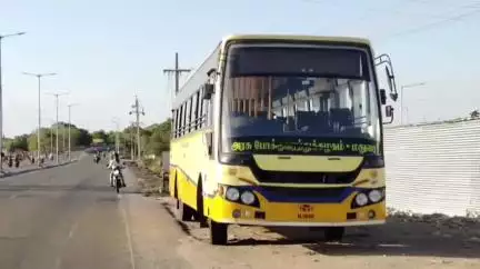 தூத்துக்குடி: ராஜபாண்டி நகர் அருகே 38 பயணிகளுடன் சென்ற பேருந்து ஓட்டுநர் திடீரென மயங்கி சரிந்ததால் பரபரப்பு