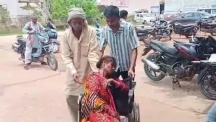 राठ: राठ क्षेत्र के रौरो गांव में दामाद द्वारा गाली-गलौज कर अपमानित होने से आहत महिला ने पुत्री के ससुराल में खाया जहर