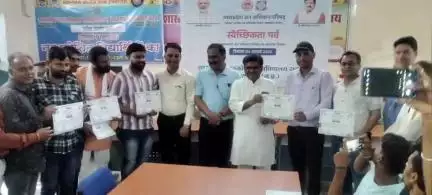 सारंगपुर: मप्र जन अभियान परिषद के स्थापना दिवस पर सारंगपुर ब्लॉक समन्वयक ने गंगोष्ठी में सीएम का संदेश सुनाया